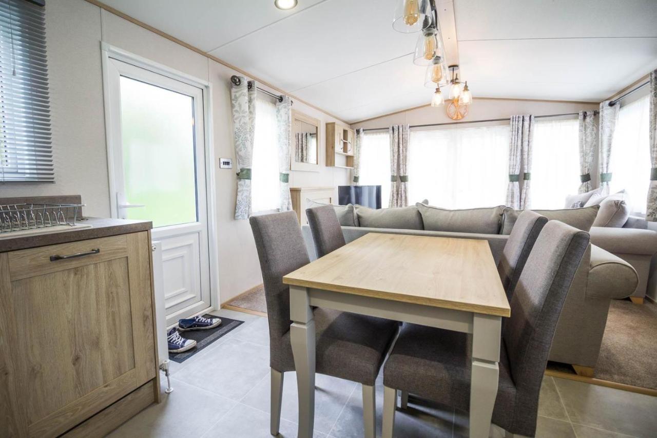 Beautiful 6 Berth Caravan With Decking At Southview Holiday Park Ref 33024O Hotel Skegness Luaran gambar
